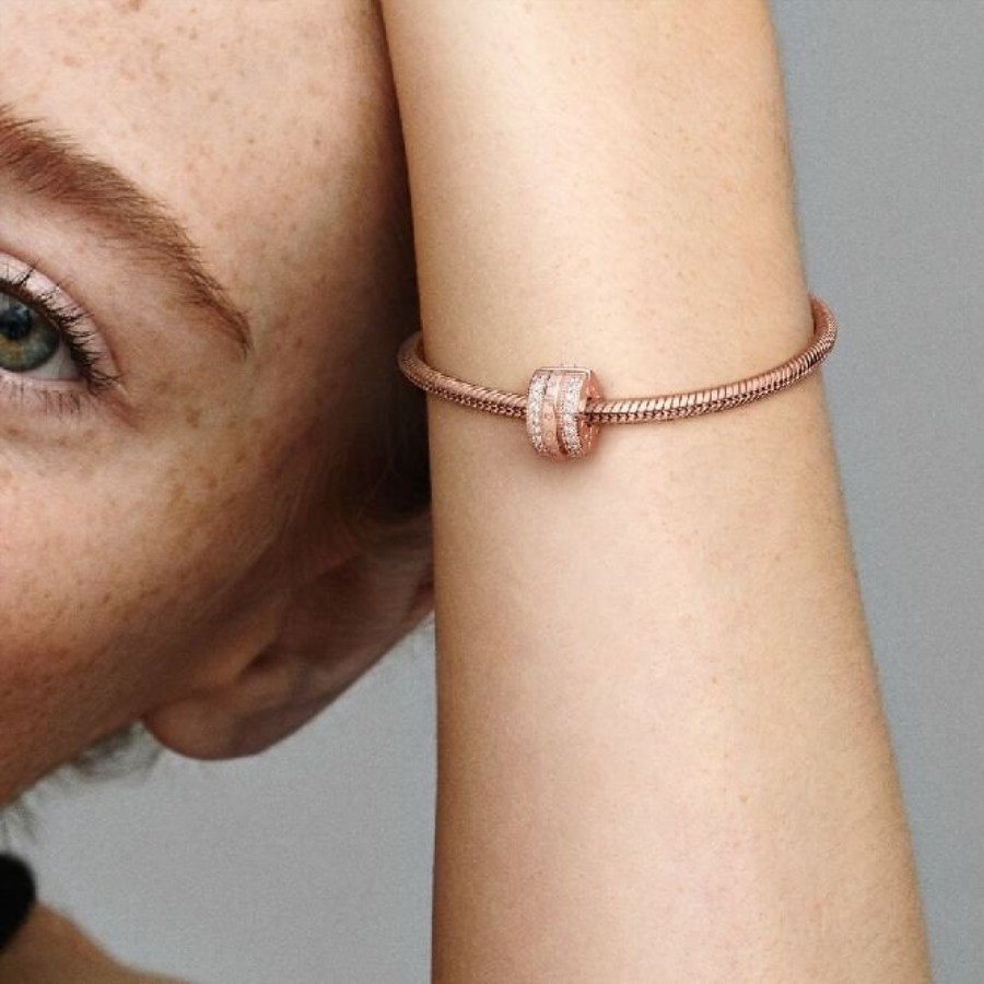 Rose Glitrende Banelinjer Og Logoklips Sjarmerer Pandora