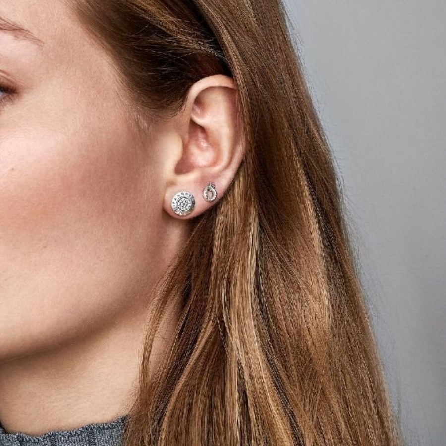 Glitrende Logo øredobber Pandora